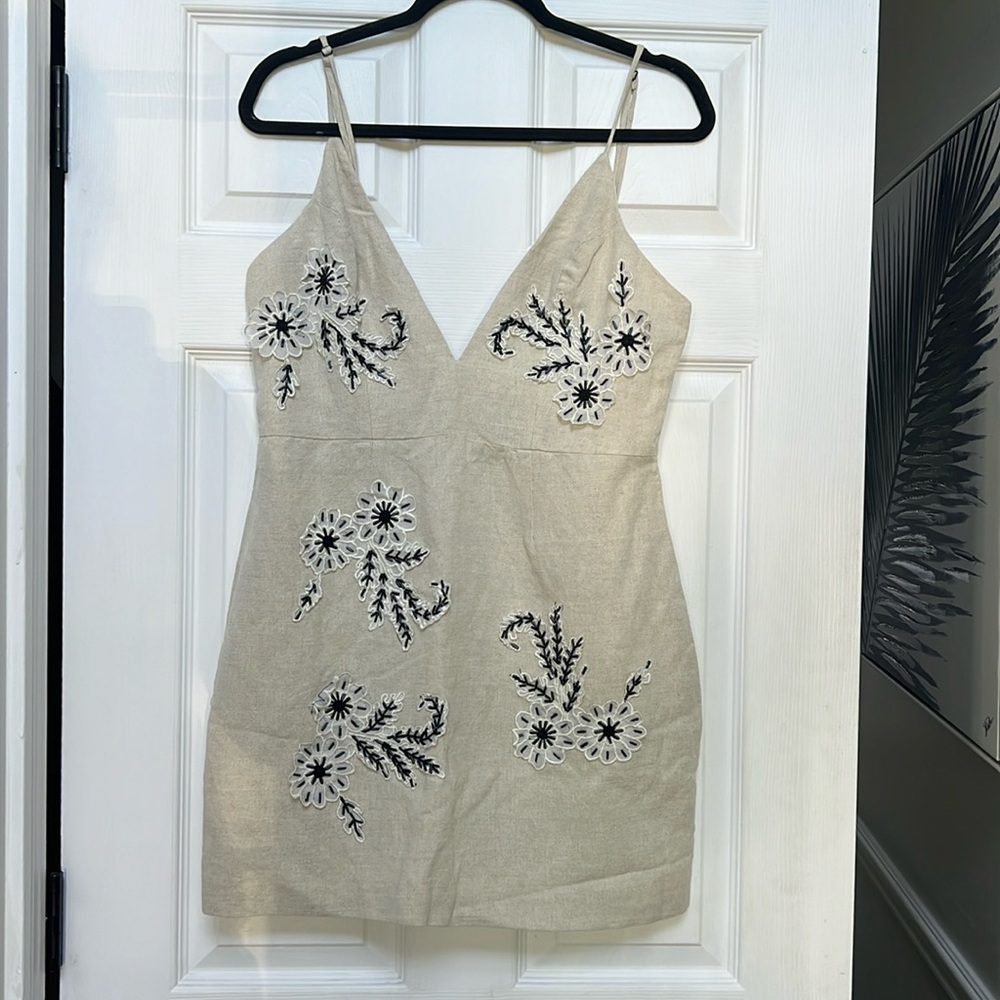 NBD NWT glow dress embellished floral large